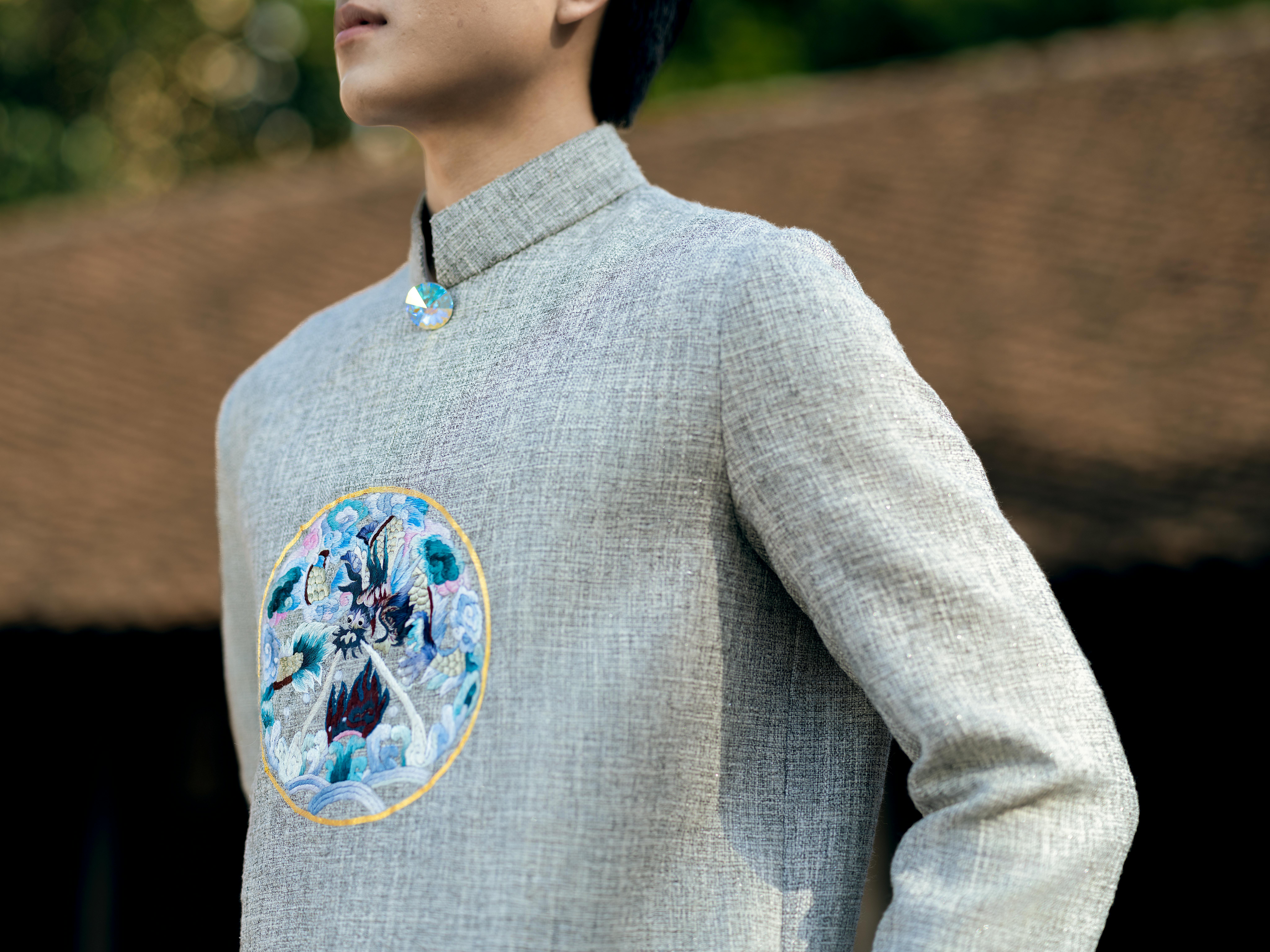 Vez logotipa na polo majici